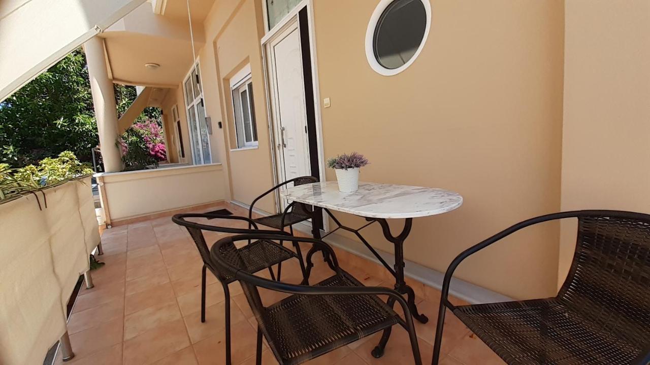 Dennis Stylish Apartment Kato Daratso Esterno foto