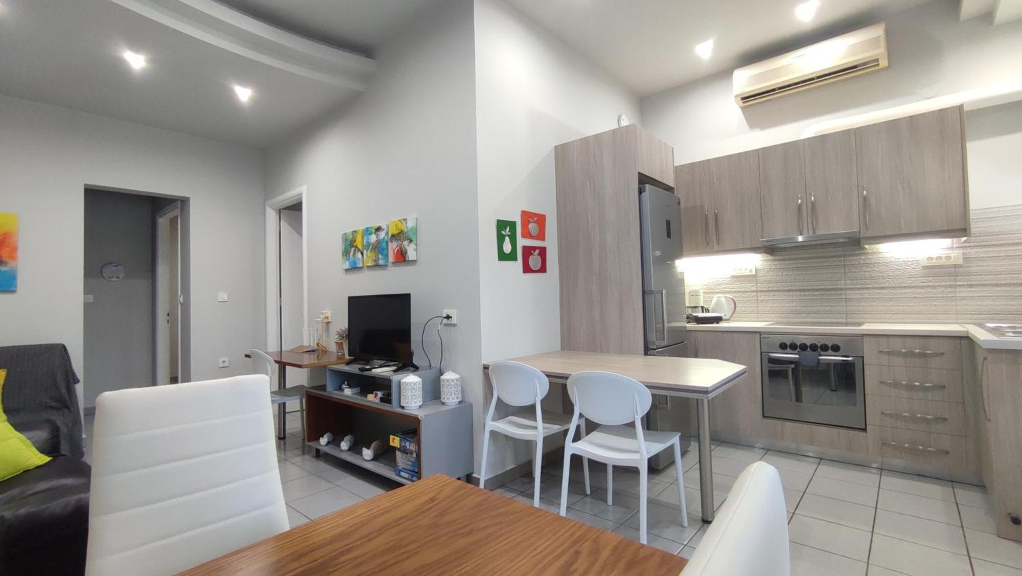 Dennis Stylish Apartment Kato Daratso Esterno foto